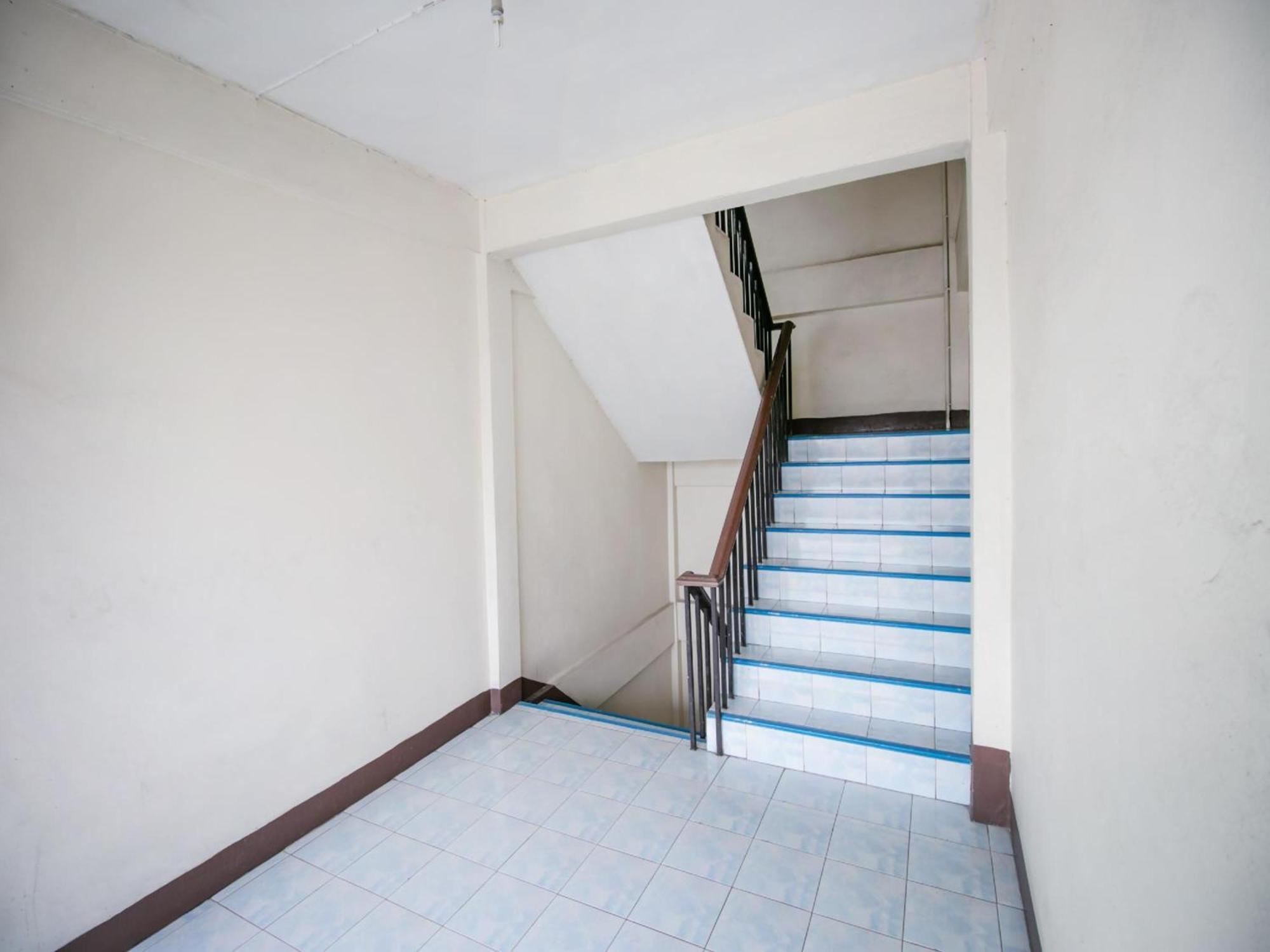 Oyo 525 Mrt Phetkasem 48-1 Place Bangkok Exterior photo